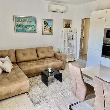 Apartments Zaja Сегет Враница Екстериор снимка