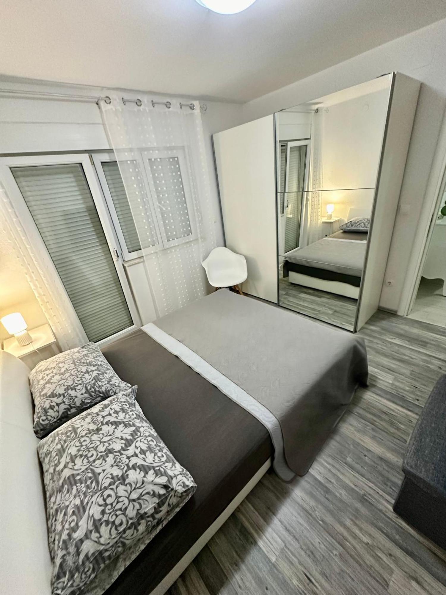 Apartments Zaja Сегет Враница Екстериор снимка