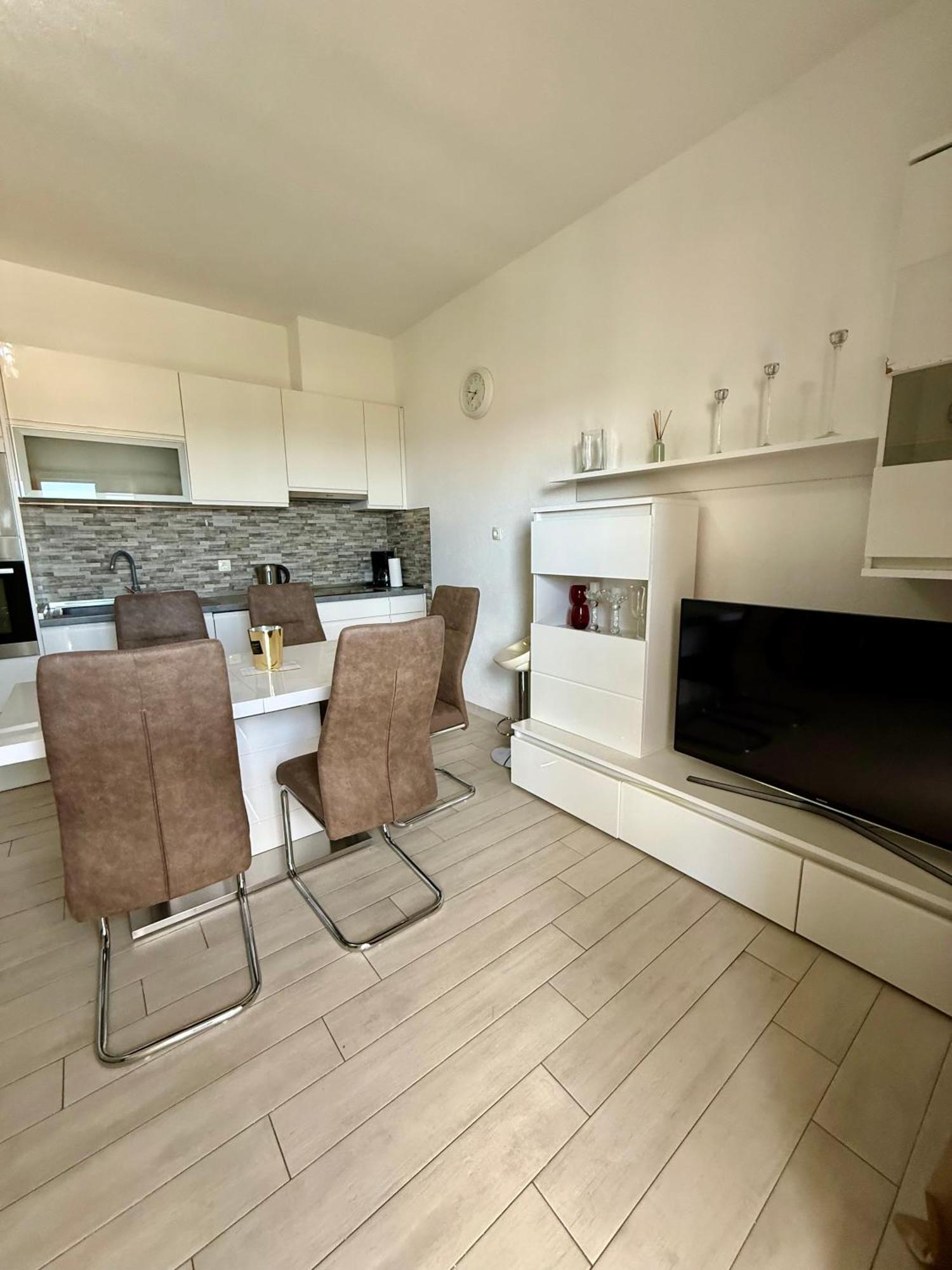 Apartments Zaja Сегет Враница Екстериор снимка